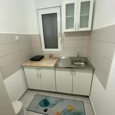 Helena Apartment *